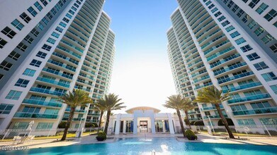 Building Photo - 241 Riverside Dr