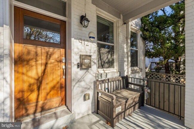 Building Photo - 912 I St NE