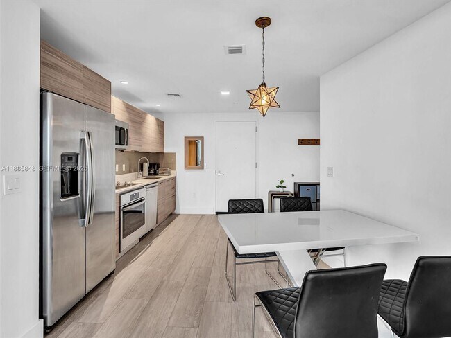 Building Photo - 121 NE 34th St