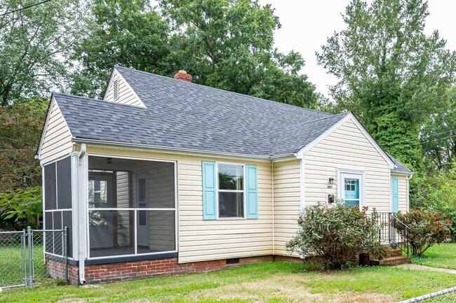 Building Photo - Charming 2-Bed, 1-Bath Home with All-inclu...