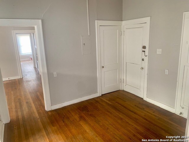 Building Photo - 1140 W Ashby Pl