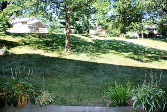 Building Photo - $1,215 | 2 Bedroom, 2 Bathroom CONDO | Designed for Ages 55+ | PET Friendly* | Available for Nove...