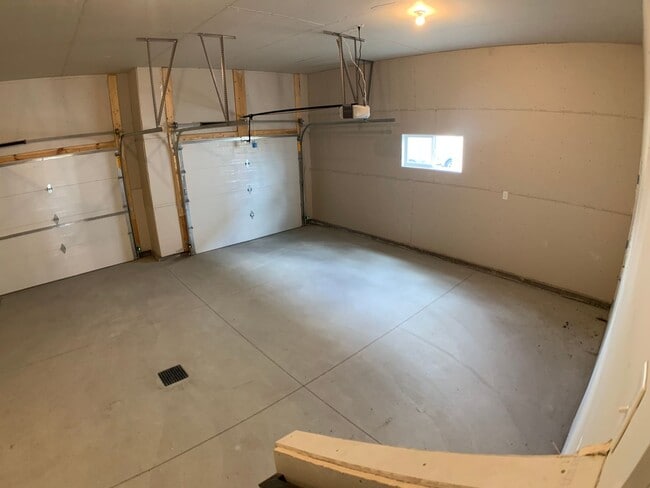 Building Photo - 3 Bed 2.5 Bath Single Family Home