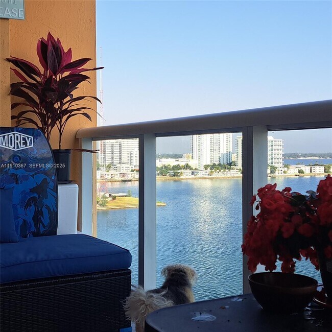 Building Photo - 1625 Kennedy Cswy