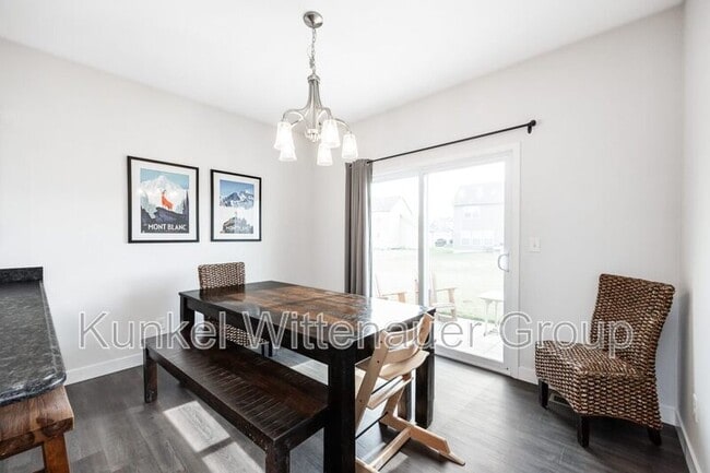 Building Photo - 2624 Beacon Point Ct