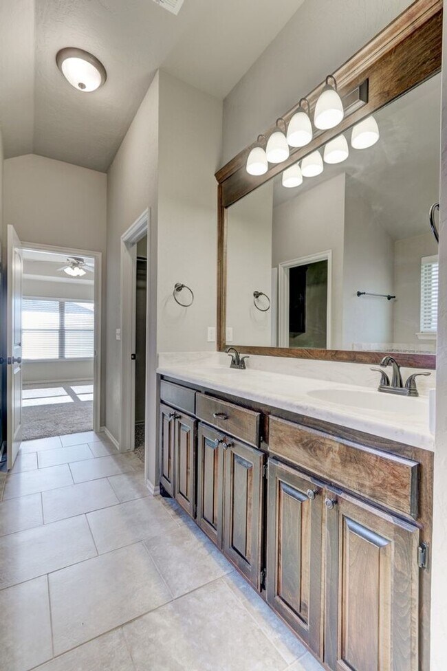 Building Photo - 308 Stoneridge Dr