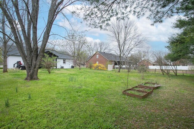 Building Photo - 712 Stewart Valley Dr