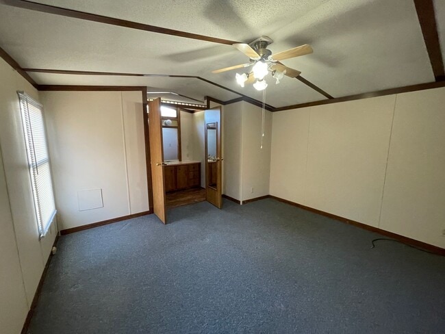 Building Photo - Quiet setting between Angier and Fuquay Varina