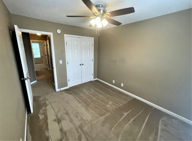 Building Photo - 3 Bedroom Townhome in Barfield Commons