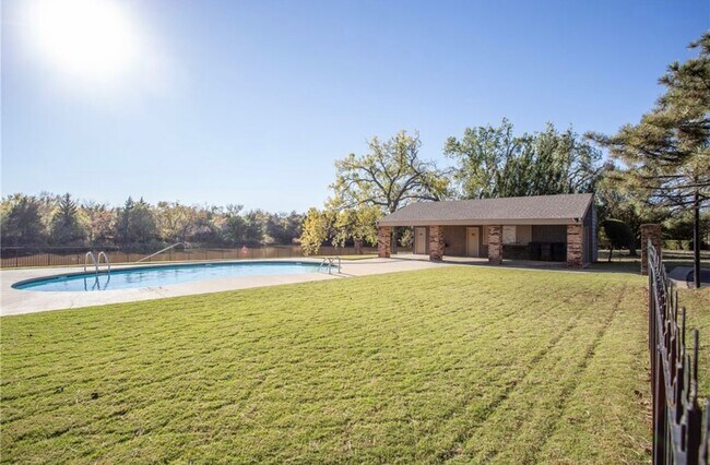 Building Photo - 4707 Hemlock Ln