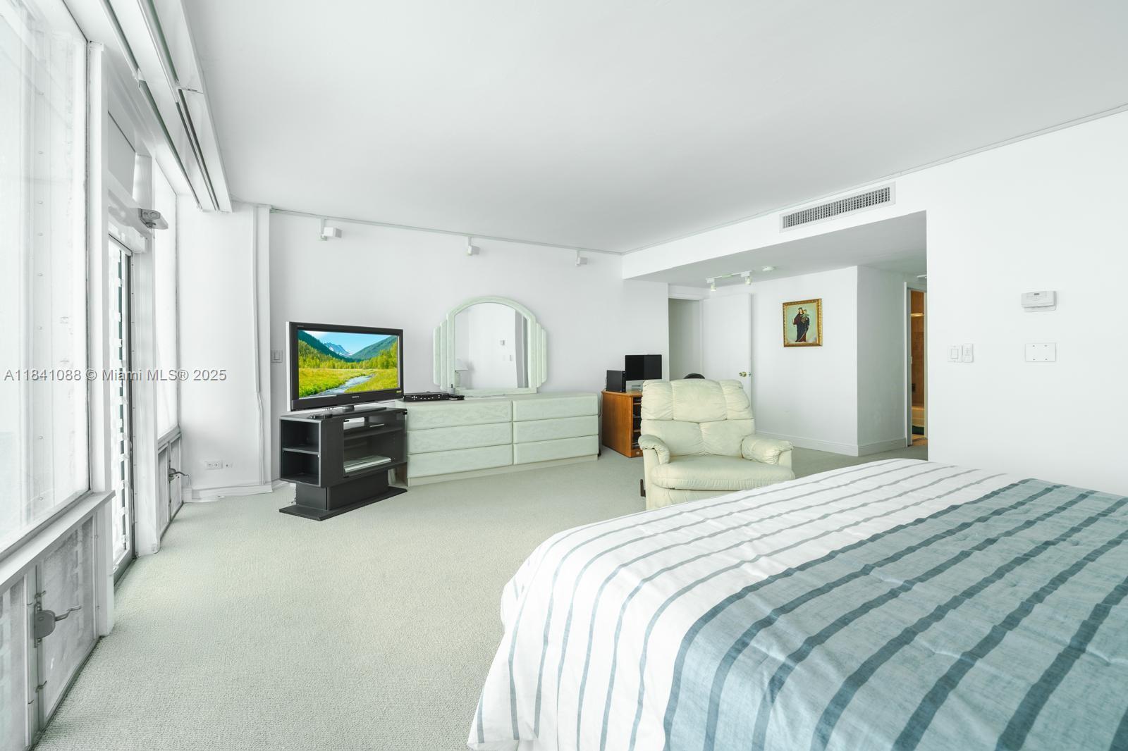 Building Photo - 1408 Brickell Bay Dr