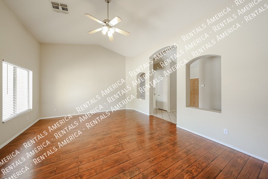Building Photo - 1623 E Wildhorse Pl