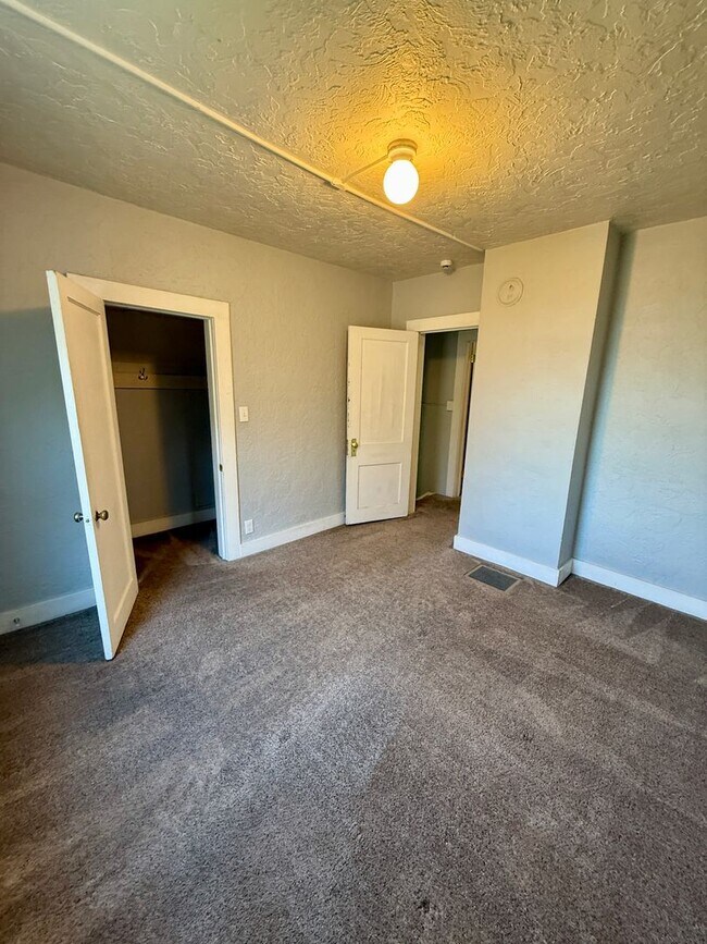 Building Photo - Downtown Boise-Located close to everything!!