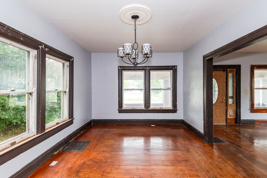 Building Photo - 3124 Lakeview Ave