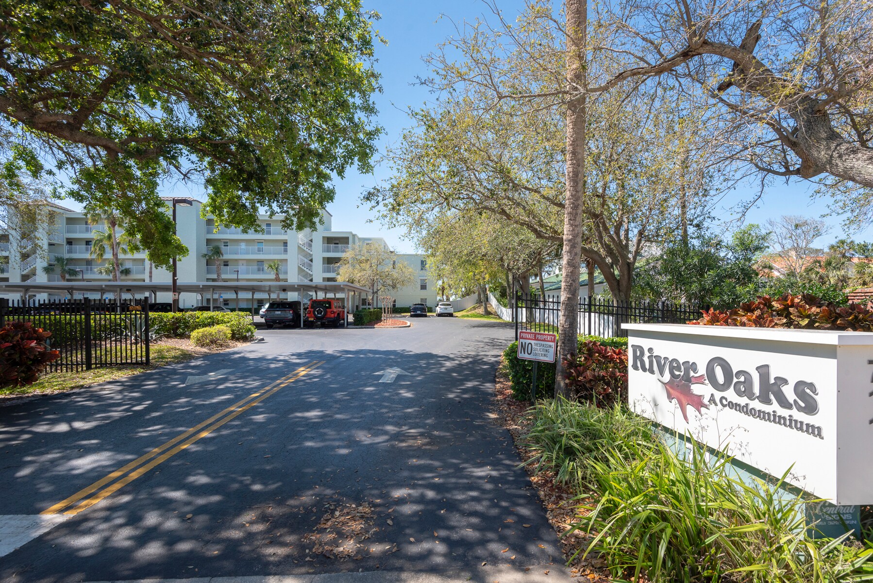 Building Photo - 711 N Halifax Ave