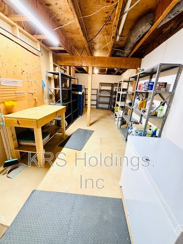 Building Photo - 542 Whitcover Cir