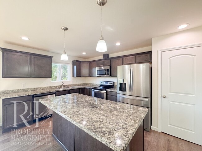 Building Photo - 4250 SE Horsehead Way