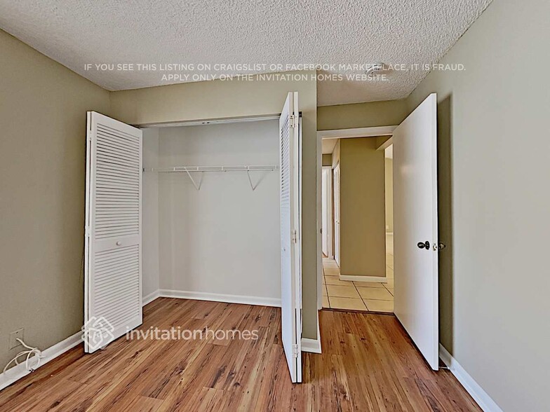 Building Photo - 1380 Presidio Dr