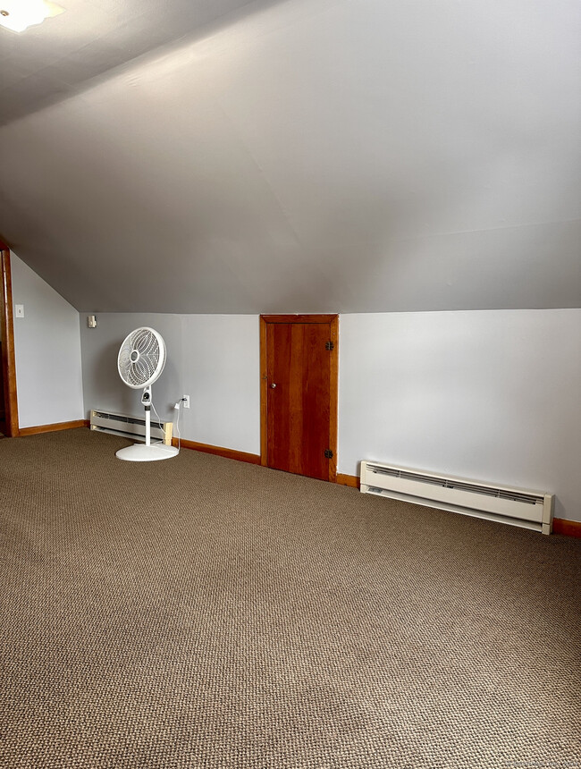 Building Photo - 122 Hansen Ave