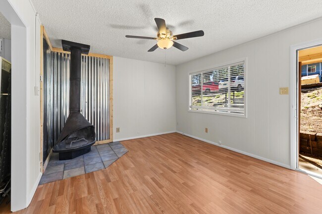 Building Photo - 106 Apache Hills Dr