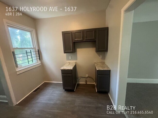 Building Photo - 1637 Holyrood Rd