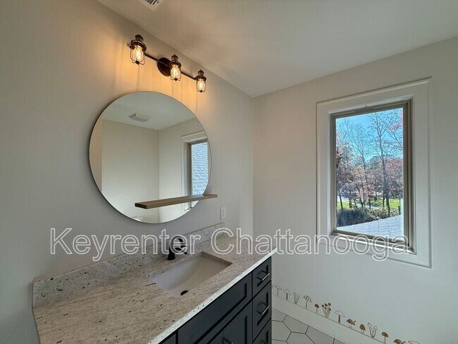 Building Photo - 8925 Pine Ridge Rd