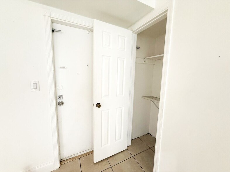 Building Photo - 7917 SW 104th St