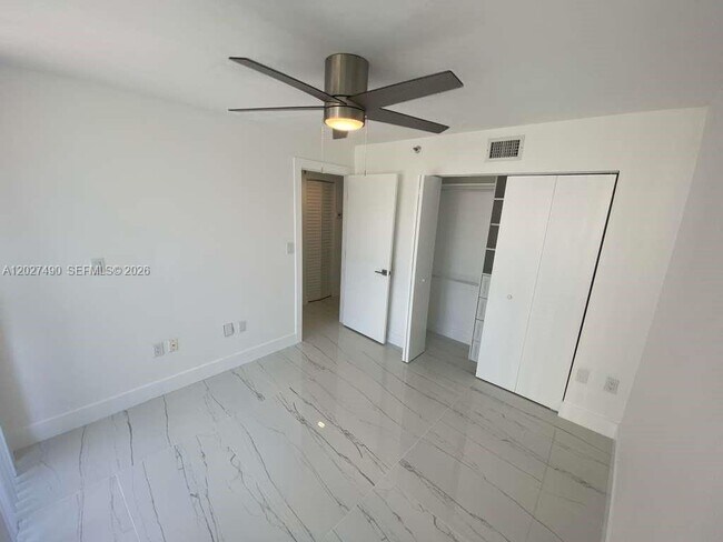 Building Photo - 7832 Collins Ave