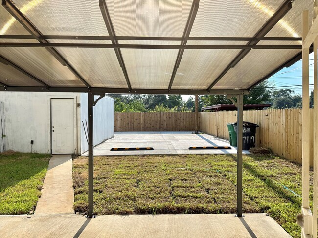 Building Photo - 7119 S Gessner Rd