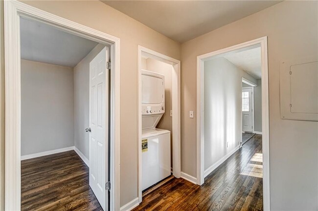 Building Photo - 4652 Old Cowan Rd