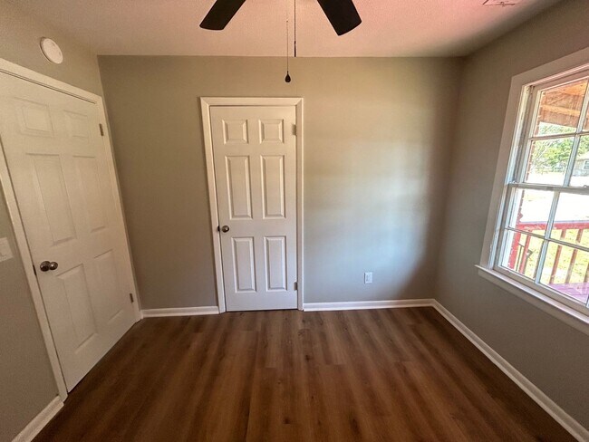 Building Photo - 4539 Bluff Rd