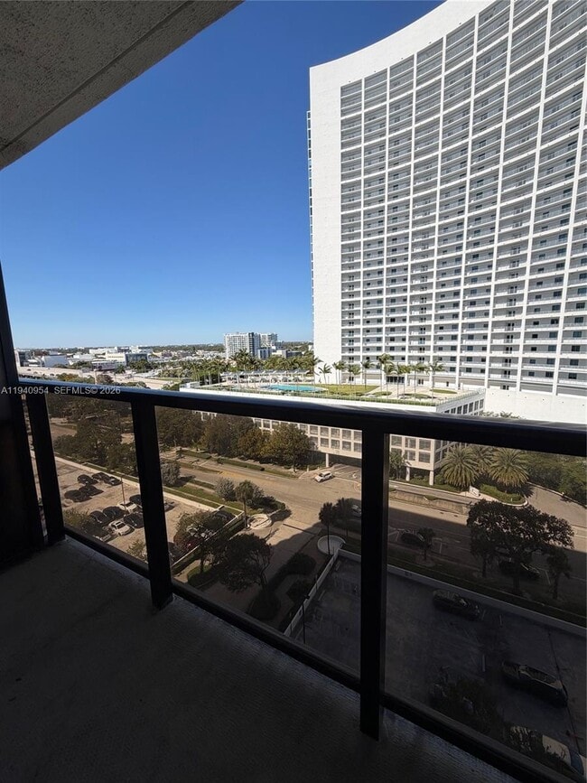 Building Photo - 600 NE 36th St