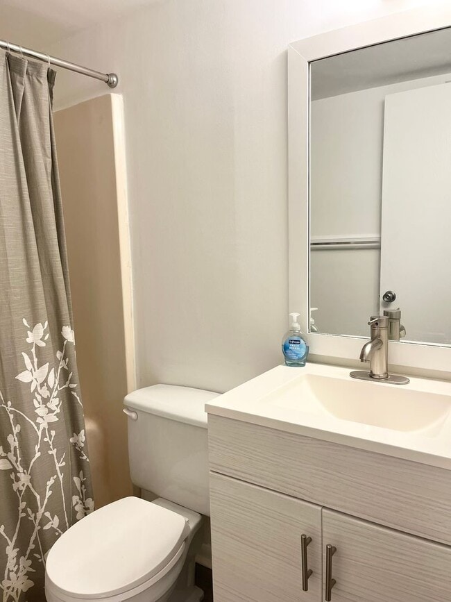 Building Photo - Two Bed, Two Bath Condo at Windsor Crossing