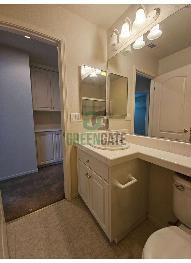 Building Photo - Charming 3 Bedroom 2 Bath Condo in TRACY! ...