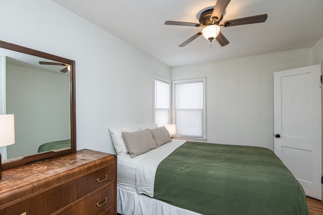 Building Photo - 917 3rd St NE