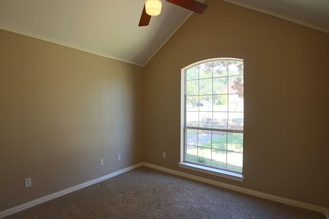 Building Photo - Beautiful 3 Bedroom in Tyler! Coming Soon!