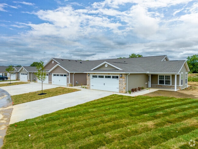 Building Photo - Redwood Obetz