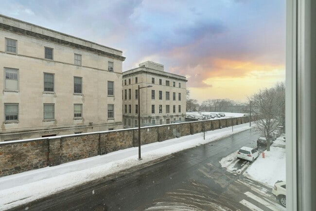 Building Photo - 1255 N 23rd St