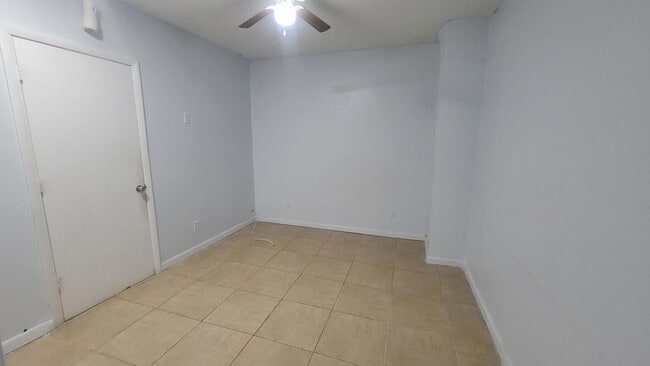 Building Photo - 9520 W Daffodil Ln