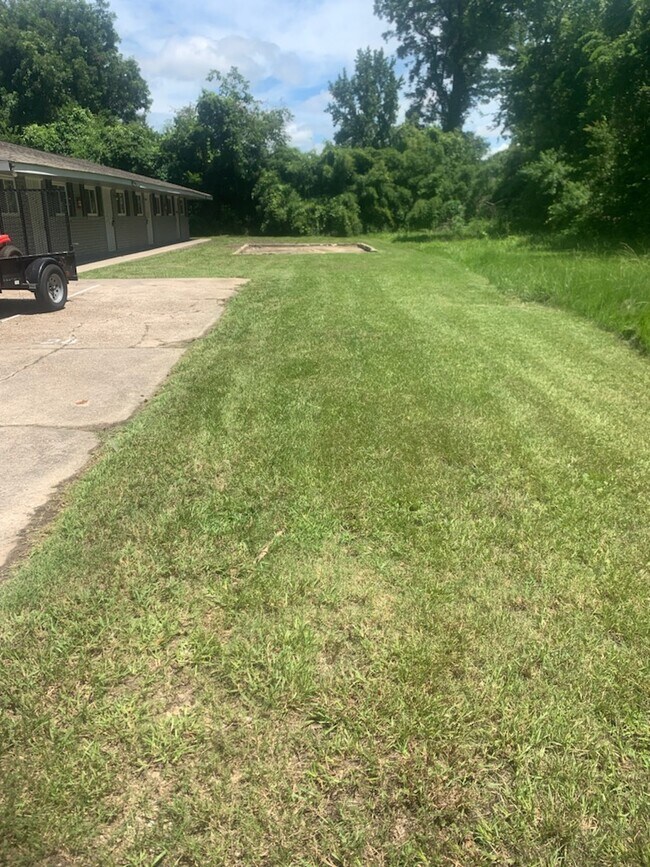 Building Photo - 2817 Lorraine St