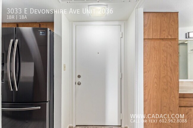Building Photo - 3033 E Devonshire Ave