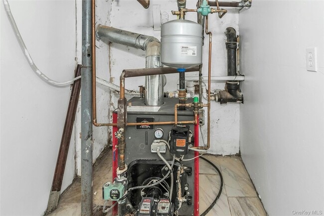 Building Photo - 524 Jerusalem Ave