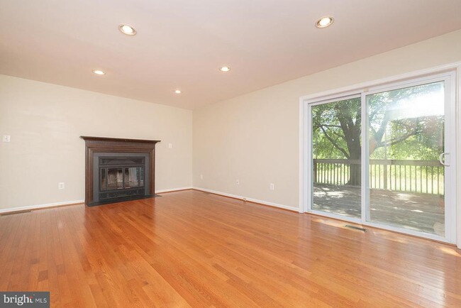 Building Photo - 15107 General Stevens Ct