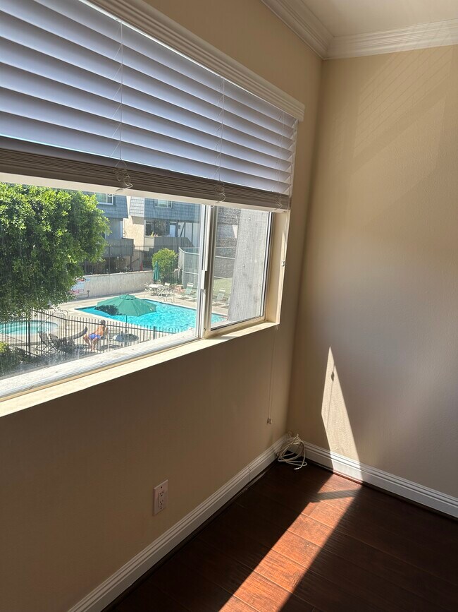 Building Photo - 18550 Hatteras St