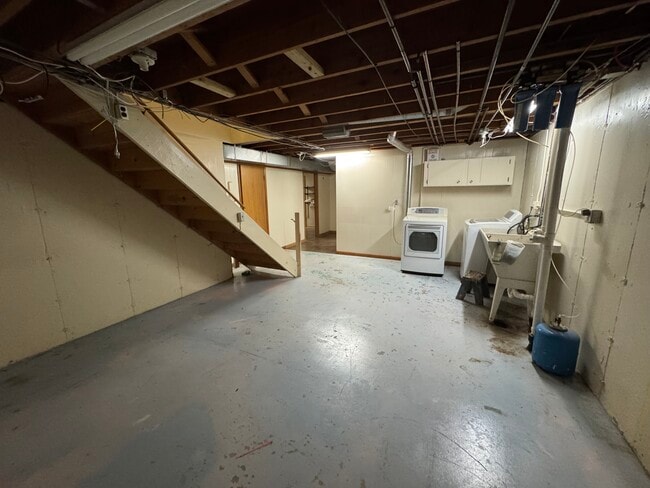 Building Photo - 510-512 Elm Street Duplex