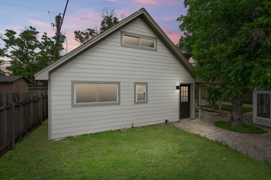 Building Photo - 4323 Marlborough Dr
