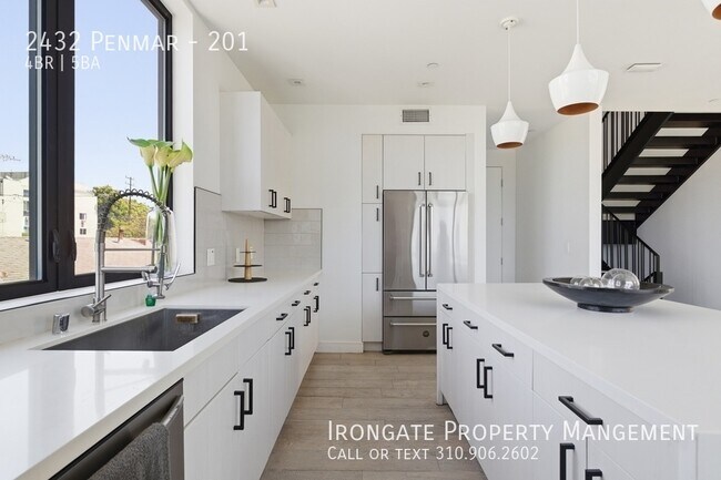 Building Photo - 2432 Penmar-201