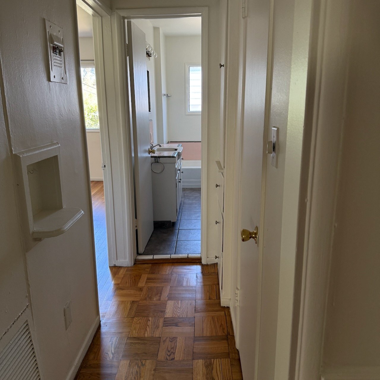 Building Photo - 1550 Hayworth Ave