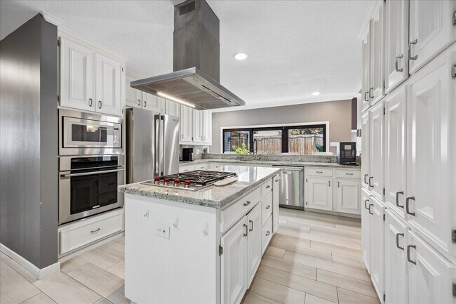Building Photo - 11646 Manor Park Dr