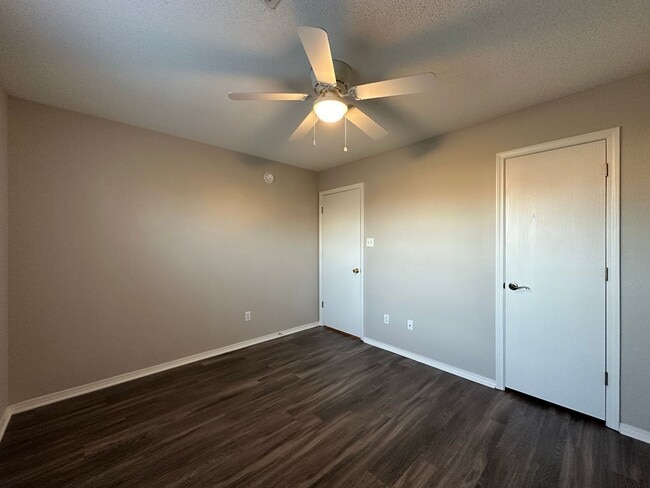 Building Photo - Gorgeously Updated 3 Bed 2 Bath 2 Car Garage